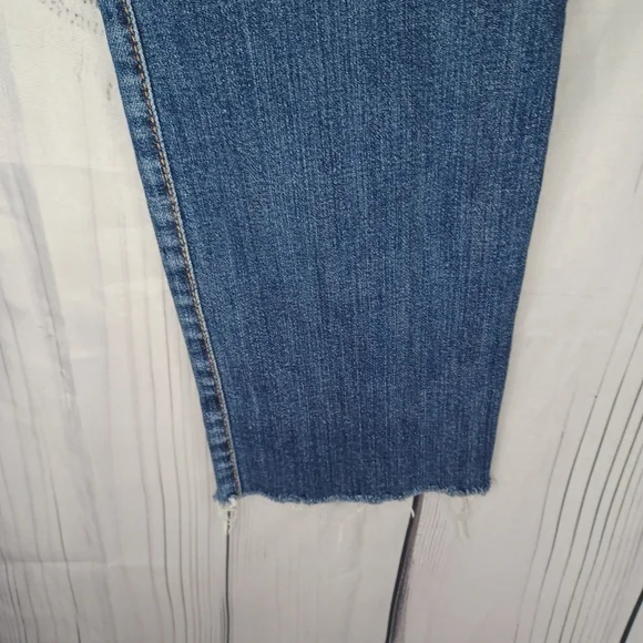 Lucky Brand Sweet N Straight Ladies' Blue Denim Jeans With Raw Hems - Picture 11 of 13